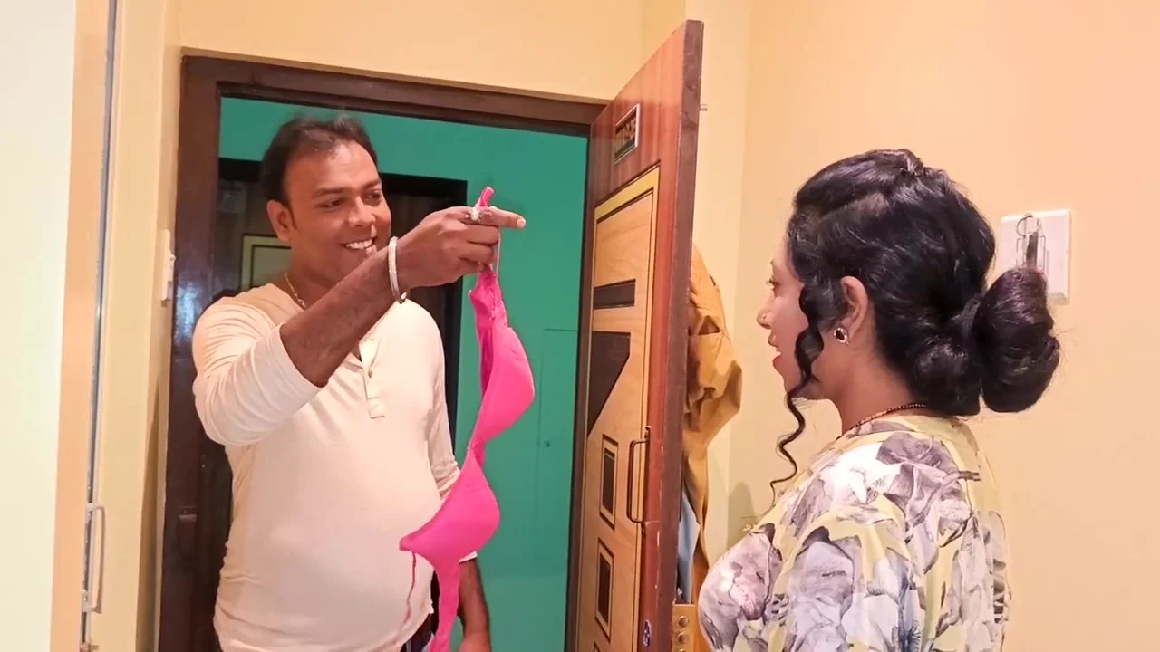 Lost Bra 2025 Hindi Uncut XXX Video